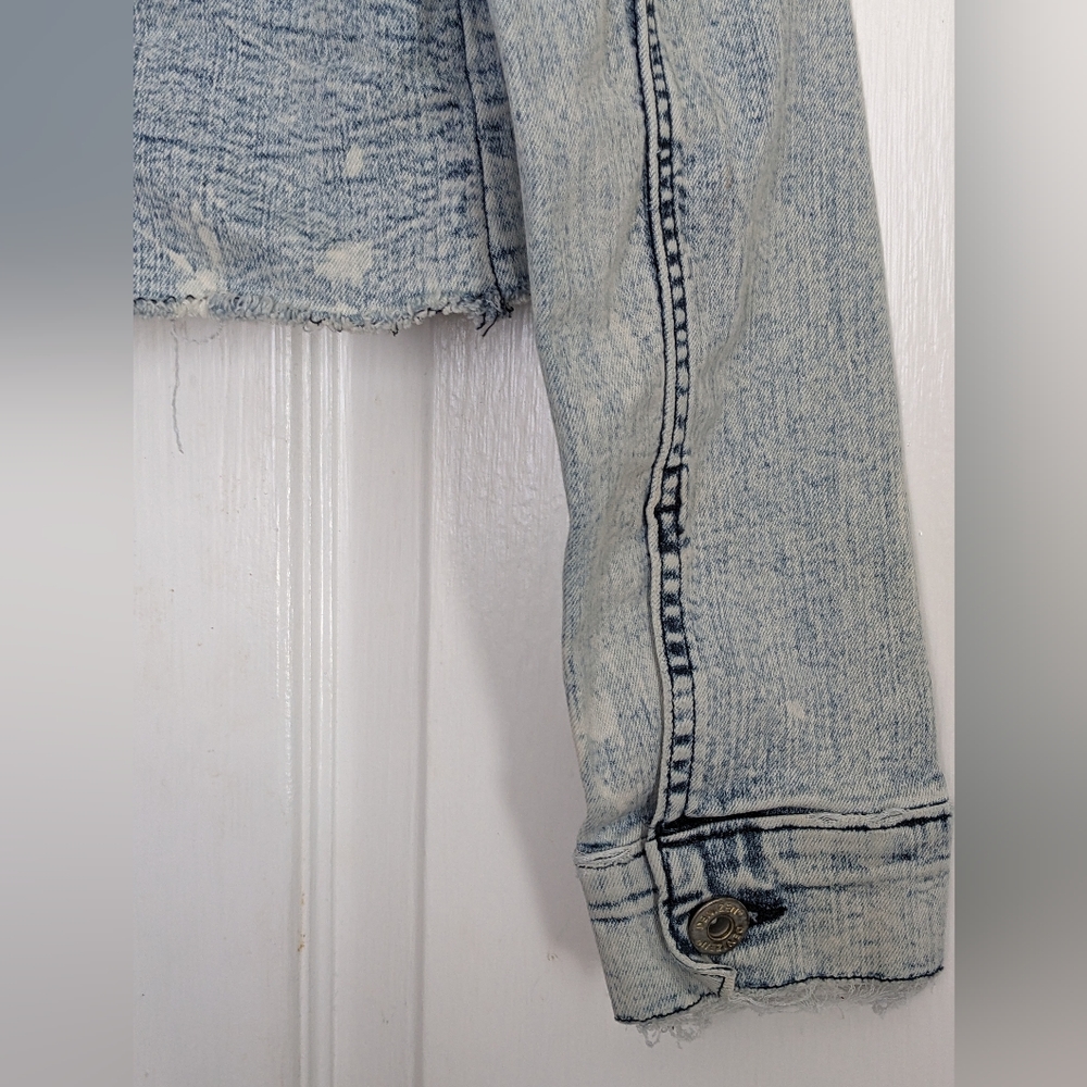 Denizen from Levi's Women's Jeans Jacket - Picture 4 of 16